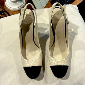 DELMAN Two Tone Black Patent leather & Ivory quilted leather sling back size 8